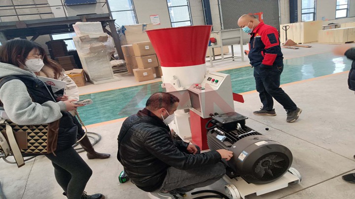 dry type Crappie feed pelletizer machine in South Korea